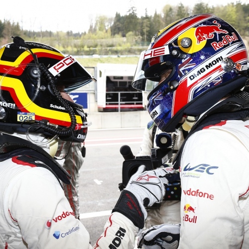 Timo Bernhard mit Helm Stefan Bellof 2015 | © Porsche AG