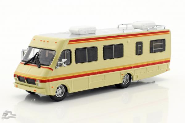 Fleetwood Bounder year 1986 TV series Breaking Bad 2008-13 With 2 blue characters  