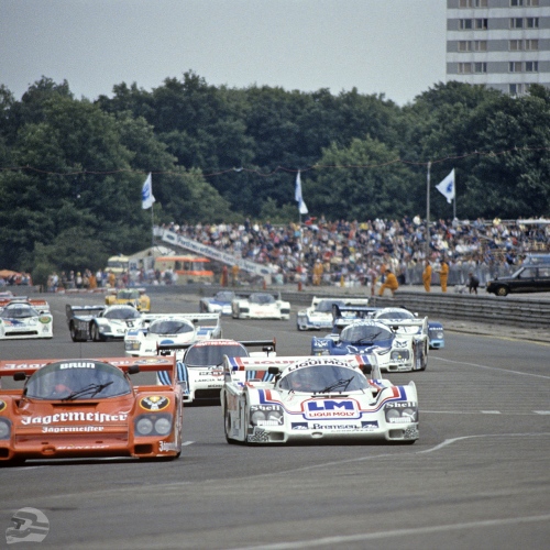 DRM auf dem Norisring 1985, im Fahrzeug vorne links: Stefan Bellof, im Fahrzeug vorne rechts: Manfred Winkelhock | © Porsche AG