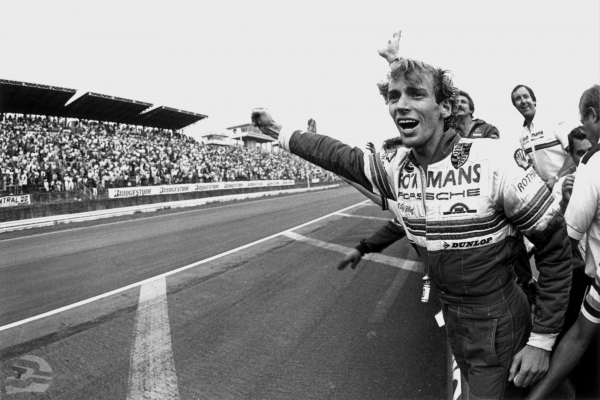 1984 Porsche-Rennfahrer Stefan Bellof beim Rennen in Fuji 1000 km | © Porsche AG